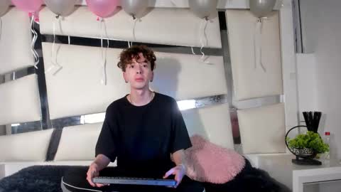 Snapshot of genesis_js chatting on 11-19-25, 03:39 genesis_js online show from 11-19-25, 03:39