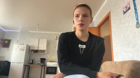 Snapshot of genesisschaufelberge chatting on 10-05-25, 09:18 Mila online show from 10-05-25, 09:18