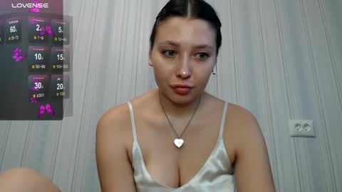 genev__ievee online show from 04-05-26, 03:42