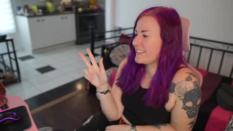 Snapshot of gennyrock chatting on 12-31-24, 04:35 Genny Rock and online show from 12-31-24, 04:35