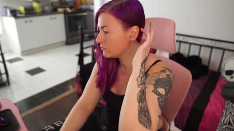 Snapshot of gennyrock chatting on 02-17-25, 03:20 Genny Rock and online show from 02-17-25, 03:20