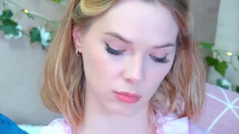 Snapshot of gentlerossi chatting on 05-12-26, 08:28 GentleRossi online show from 05-12-26, 08:28