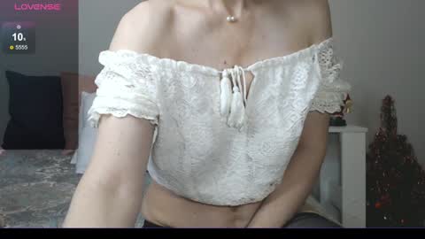 Snapshot of gentlywomen chatting on 01-05-25, 10:32 Elena online show from 01-05-25, 10:32