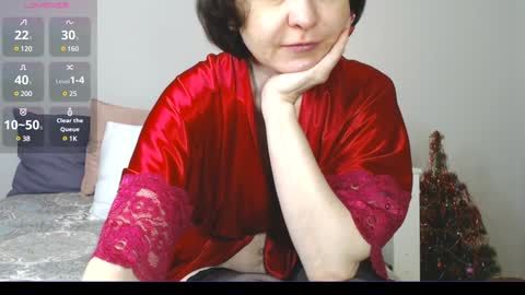 Snapshot of gentlywomen chatting on 01-05-25, 01:36 Elena online show from 01-05-25, 01:36