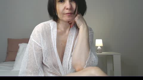 Snapshot of gentlywomen chatting on 01-15-25, 01:31 Elena online show from 01-15-25, 01:31