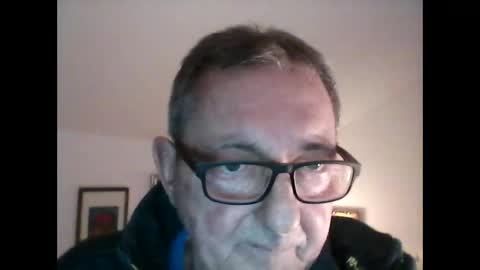 Snapshot of georg1412 chatting on 11-10-25, 04:06 georg1412 online show from 11-10-25, 04:06