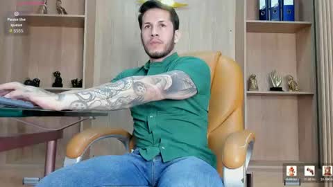 Snapshot of george_diesell_ chatting on 06-10-26, 05:07 George online show from 06-10-26, 05:07