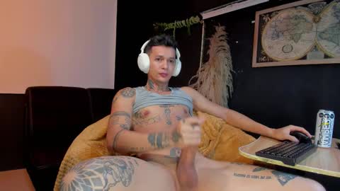 Snapshot of george_prince2 chatting on 11-11-25, 10:15 independent model online show from 11-11-25, 10:15