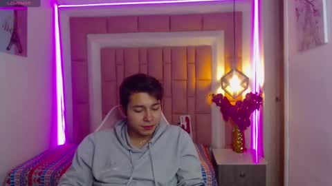 Snapshot of georgesmith_1 chatting on 12-10-24, 06:01 GEORGE online show from 12-10-24, 06:01