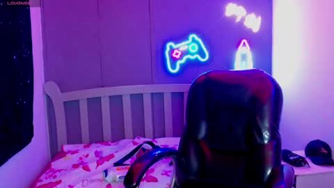 Snapshot of georgesmith_1 chatting on 12-27-24, 09:39 GEORGE online show from 12-27-24, 09:39