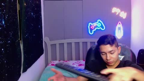 Snapshot of georgesmith_1 chatting on 12-30-24, 03:03 GEORGE online show from 12-30-24, 03:03