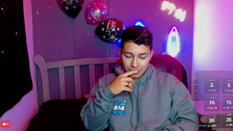 Snapshot of georgesmith_1 chatting on 01-07-25, 03:35 GEORGE online show from 01-07-25, 03:35