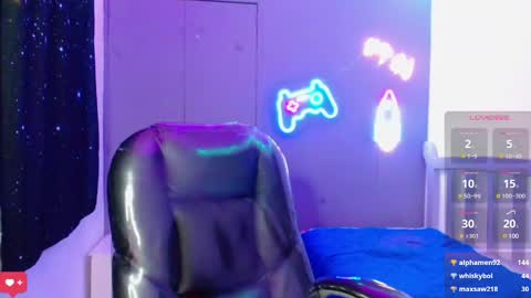 Snapshot of georgesmith_1 chatting on 01-15-25, 05:15 GEORGE online show from 01-15-25, 05:15