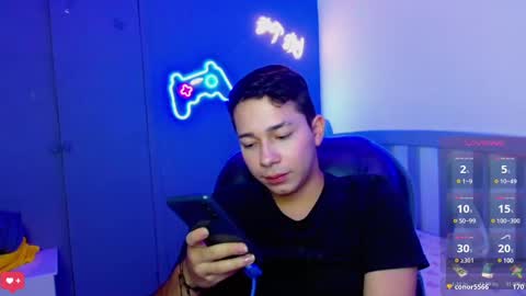 Snapshot of georgesmith_1 chatting on 01-19-25, 01:00 GEORGE online show from 01-19-25, 01:00