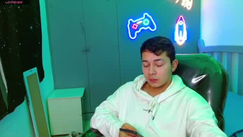 Snapshot of georgesmith_1 chatting on 01-25-25, 09:04 GEORGE online show from 01-25-25, 09:04