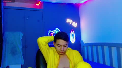 Snapshot of georgesmith_1 chatting on 01-27-25, 04:09 GEORGE online show from 01-27-25, 04:09