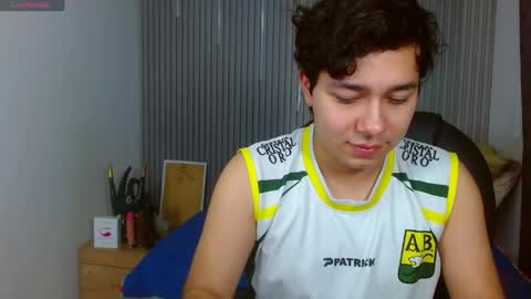 Snapshot of georgesmith_1 chatting on 06-10-26, 03:39 GEORGE online show from 06-10-26, 03:39