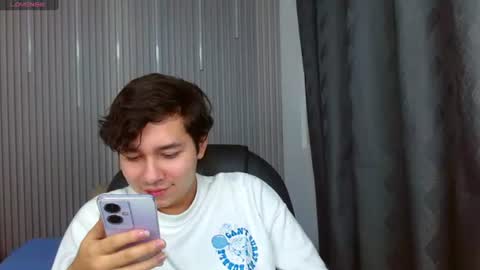 Snapshot of georgesmith_1 chatting on 06-15-26, 04:25 GEORGE online show from 06-15-26, 04:25