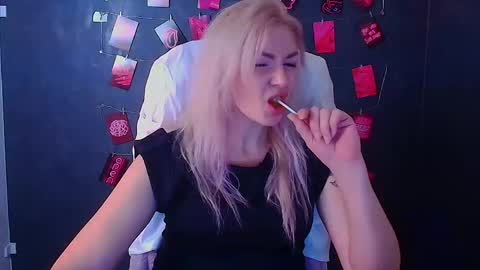 Snapshot of georgianight chatting on 12-16-25, 12:32 Georgia online show from 12-16-25, 12:32