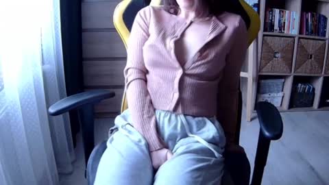 Snapshot of georgiapeachgirl chatting on 11-19-25, 01:00 Melissa online show from 11-19-25, 01:00