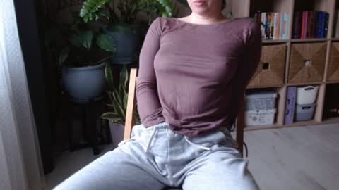 Snapshot of georgiapeachgirl chatting on 02-12-26, 12:44 Melissa online show from 02-12-26, 12:44