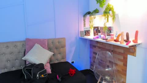 Snapshot of georgina_coule chatting on 12-21-24, 12:06 Georgina Coule online show from 12-21-24, 12:06