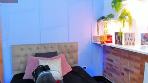 Snapshot of georgina_coule chatting on 12-24-24, 12:00 Georgina Coule online show from 12-24-24, 12:00