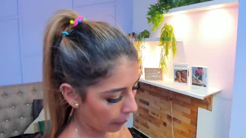 Snapshot of georgina_coule chatting on 01-28-25, 06:17 Georgina Coule online show from 01-28-25, 06:17