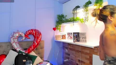 Snapshot of georgina_coule chatting on 02-17-25, 12:16 Georgina Coule online show from 02-17-25, 12:16
