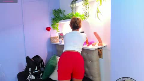 Snapshot of georgina_coule chatting on 02-28-25, 12:09 Georgina Coule online show from 02-28-25, 12:09