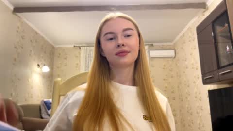 Snapshot of gerishingleton chatting on 09-25-25, 04:00 Amelia online show from 09-25-25, 04:00