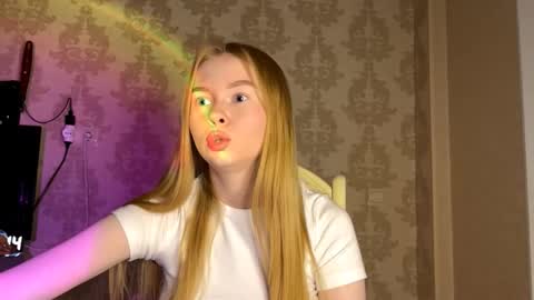 Snapshot of gerishingleton chatting on 10-05-25, 08:18 Amelia online show from 10-05-25, 08:18