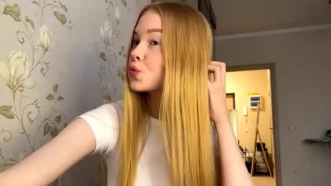 Snapshot of gerishingleton chatting on 10-20-25, 09:43 Amelia online show from 10-20-25, 09:43