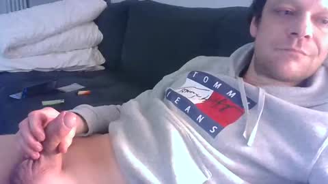 Snapshot of german33bi chatting on 02-02-25, 02:17 German33FFM1 online show from 02-02-25, 02:17