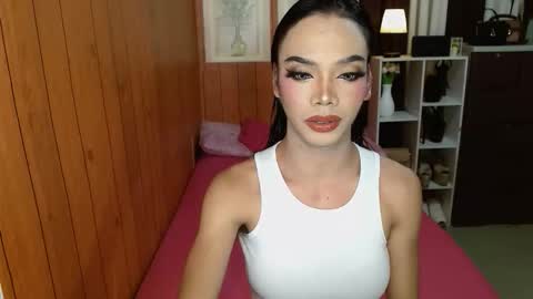 Snapshot of gerogoussidney chatting on 11-10-25, 11:20 Sidneymorens online show from 11-10-25, 11:20