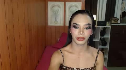 Snapshot of gerogoussidney chatting on 11-16-25, 02:11 Sidneymorens online show from 11-16-25, 02:11