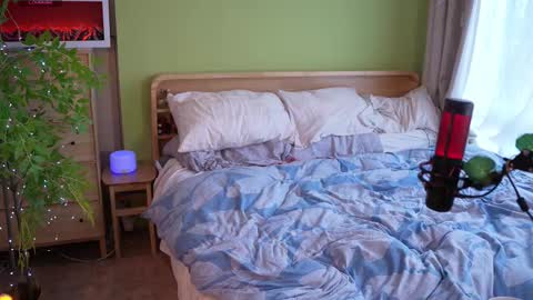 Snapshot of gessifossa chatting on 11-12-25, 12:33 Anna online show from 11-12-25, 12:33