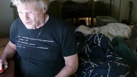 Snapshot of gethyn chatting on 02-26-25, 12:47 Gethyn online show from 02-26-25, 12:47