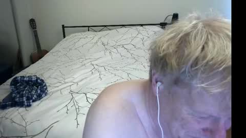 Snapshot of gethyn chatting on 09-15-25, 06:52 Gethyn online show from 09-15-25, 06:52