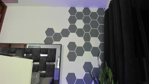 Snapshot of ghadats chatting on 12-21-24, 08:28 L A U R A online show from 12-21-24, 08:28