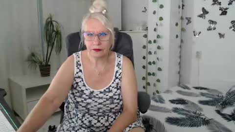 Snapshot of ghertrudequeen chatting on 07-25-26, 04:32 Ghertrudequeen online show from 07-25-26, 04:32