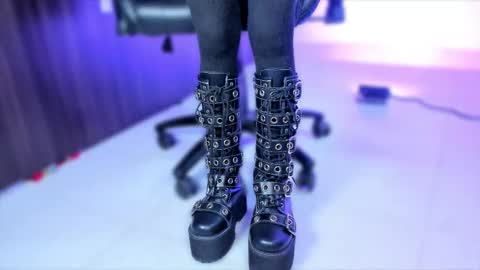 Snapshot of ghostlydolll chatting on 09-26-25, 06:34 Sara online show from 09-26-25, 06:34