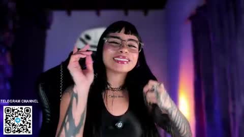 Snapshot of ghostlydolll chatting on 06-11-26, 12:43 Sara online show from 06-11-26, 12:43