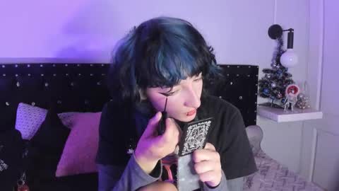 Snapshot of ghosty_doll chatting on 12-19-25, 09:44 Allison online show from 12-19-25, 09:44