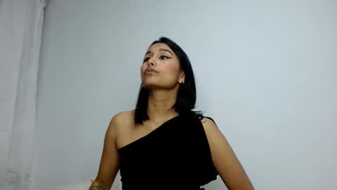 Snapshot of gia_lee10 chatting on 09-25-25, 02:59 Gia Lee online show from 09-25-25, 02:59