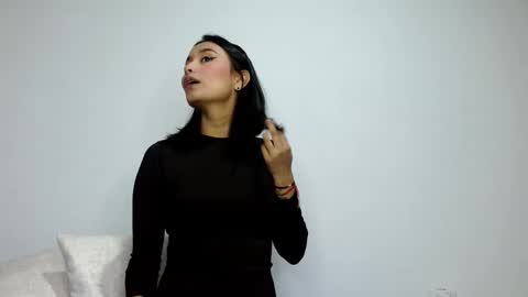 Snapshot of gia_lee10 chatting on 09-27-25, 02:16 Gia Lee online show from 09-27-25, 02:16