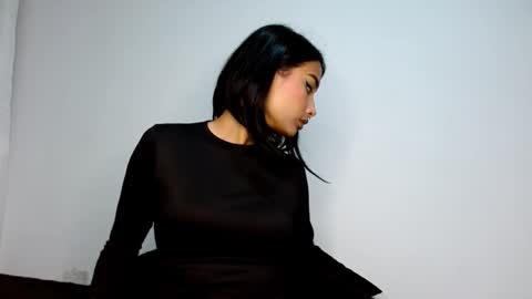 Snapshot of gia_lee10 chatting on 10-11-25, 03:06 Gia Lee online show from 10-11-25, 03:06
