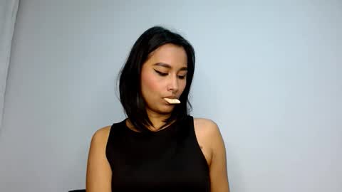 Snapshot of gia_lee10 chatting on 10-13-25, 03:17 Gia Lee online show from 10-13-25, 03:17