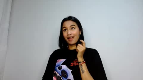 Snapshot of gia_lee10 chatting on 10-15-25, 02:22 Gia Lee online show from 10-15-25, 02:22