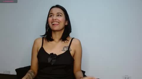 Snapshot of gia_lee10 chatting on 10-18-25, 04:37 Gia Lee online show from 10-18-25, 04:37